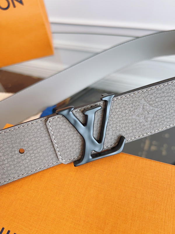 ルイヴィトンベルト背面デザイン